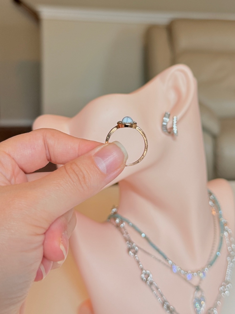 Elegant White Opal Ring - Picture 6 of 8